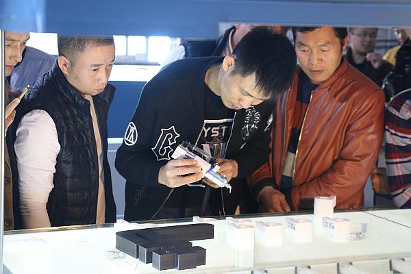 液态亚克力字培训